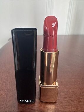 CHANEL rouge allure lipstick 196